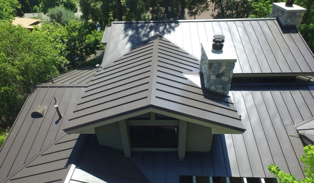 Emergency roof repair cost UK: Professional roofer fixing leaking roof tiles during storm damage repair